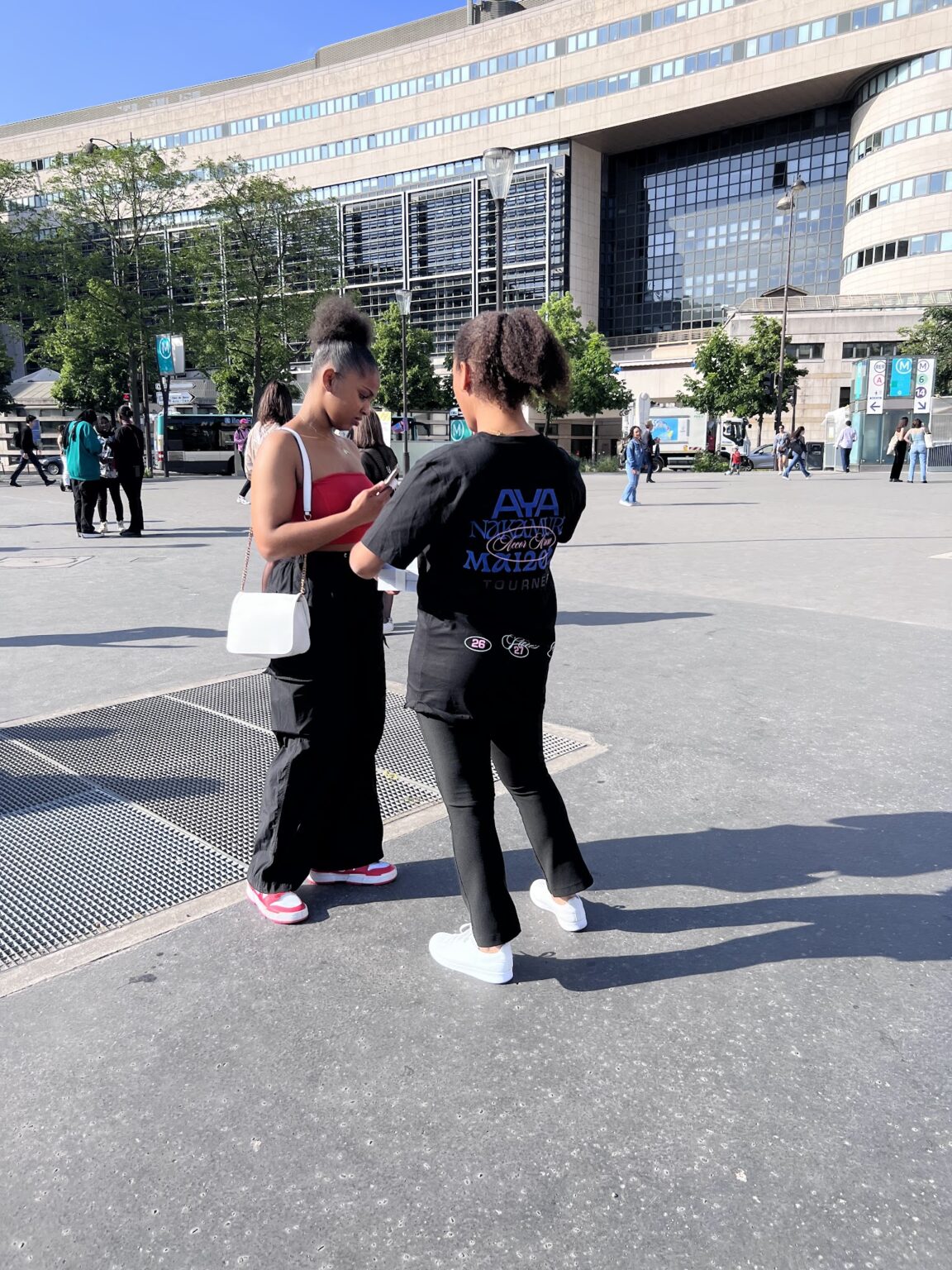 Street Marketing – Aya Nakamura, Paris — photo 3 — REDSHOT