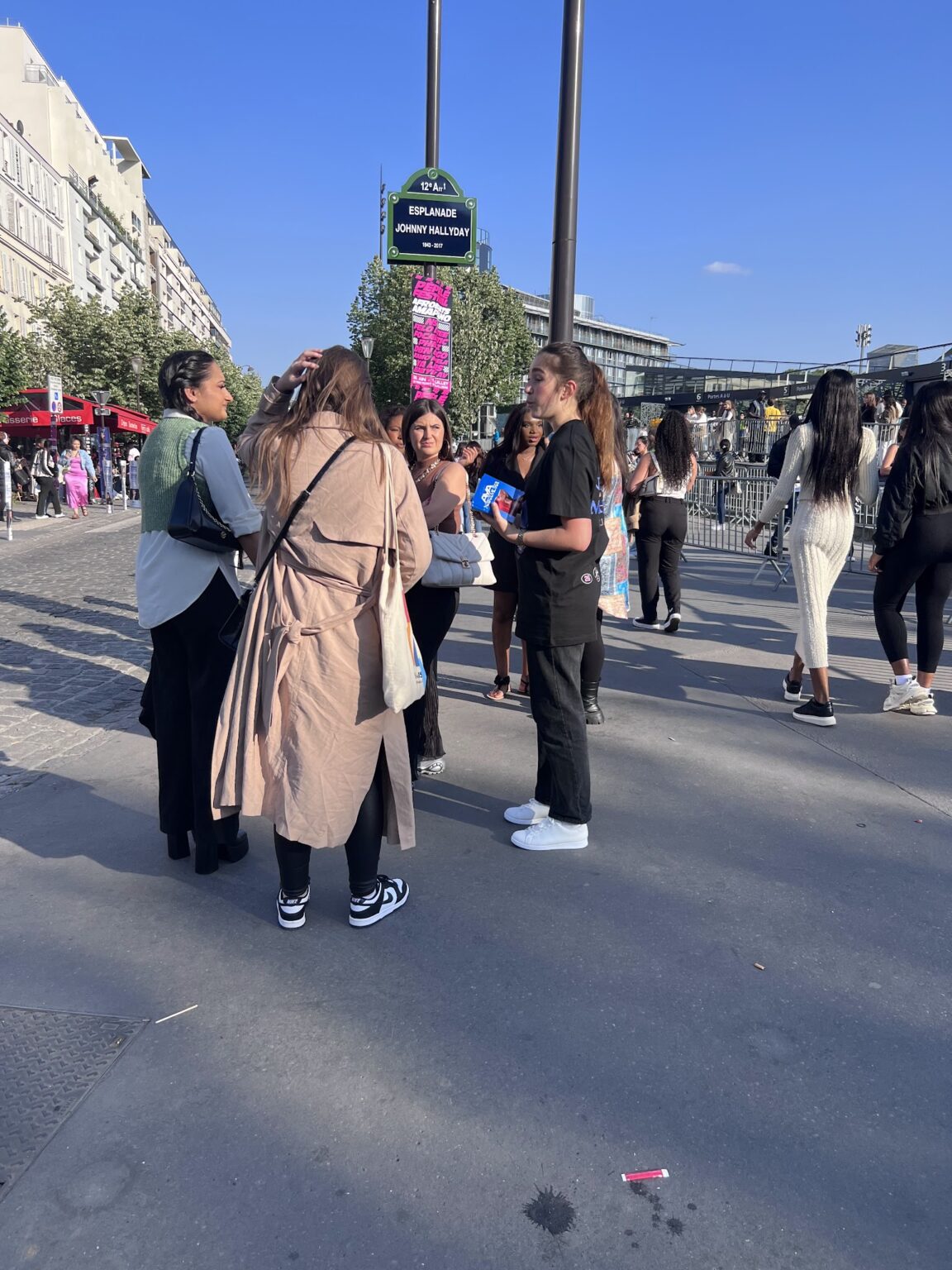 Street Marketing – Aya Nakamura, Paris — photo 4 — REDSHOT