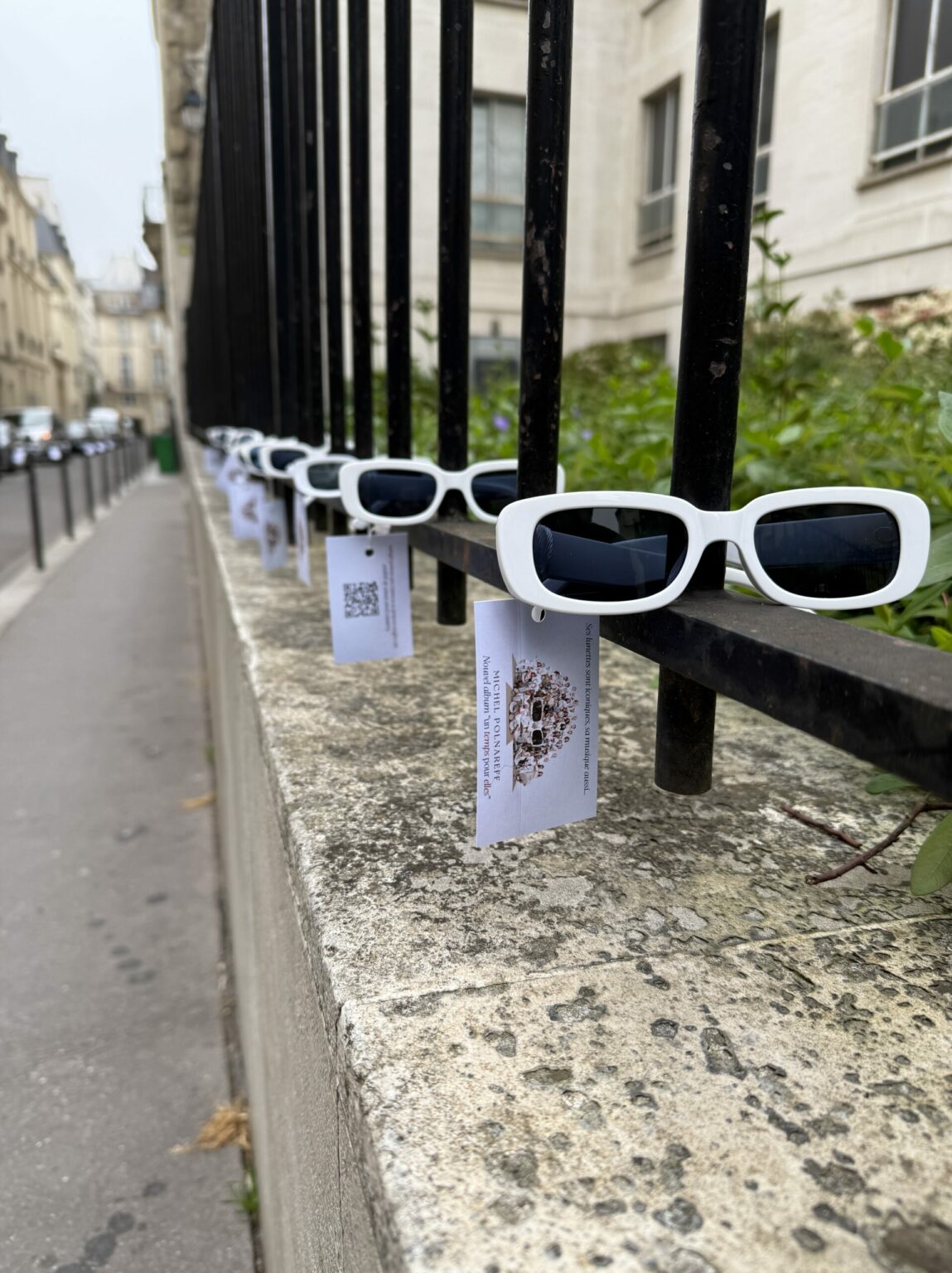 Street Marketing – Michel Polnareff (1000 Lunettes) — photo 1 — REDSHOT