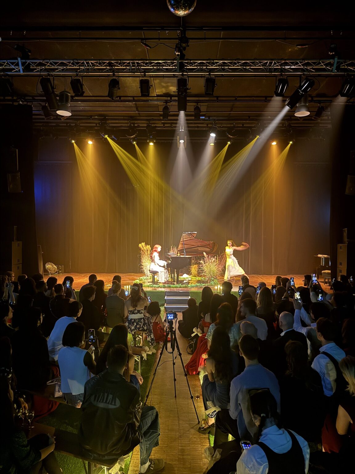 Release Party – Mira, Paris — photo 2 — REDSHOT