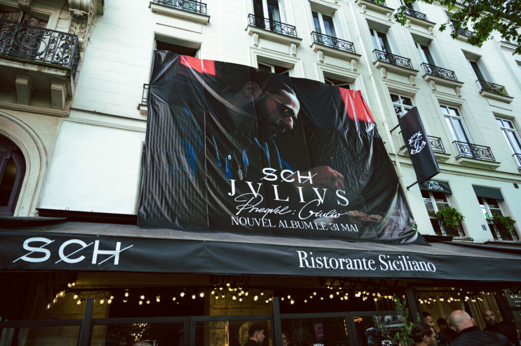 Restaurant éphémère Giulio pour SCH : la façade habillée, boulevard Beaumarchais à Paris
